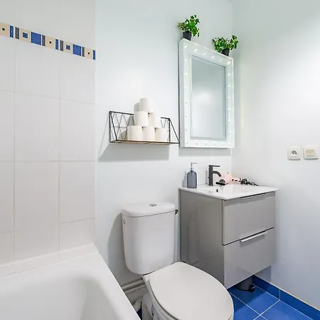 Family Travel Paris 3 *
