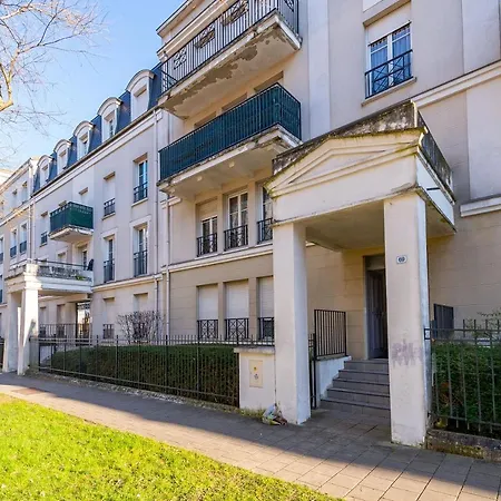 Family Travel Paris 3 *